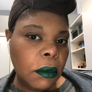 Meet your Posher, Felicia